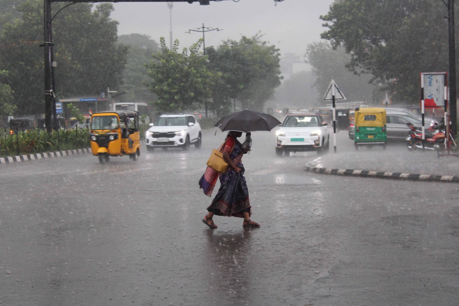 ଗୁରୁବାରଠୁ ରାଜ୍ୟରେ ବାତ୍ୟା ଭଳି ପ୍ରବଳ ବର୍ଷା! ଲଘୁଚାପ ଅବପାତରେ ପରିଣତ ହେବା ସମ୍ଭାବନା